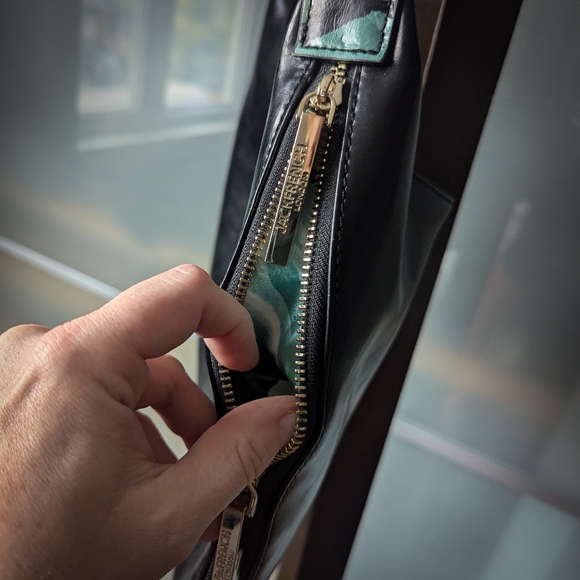 Jack French London Black Leather Expandable Shoulder Bag - Picture 6 of 14